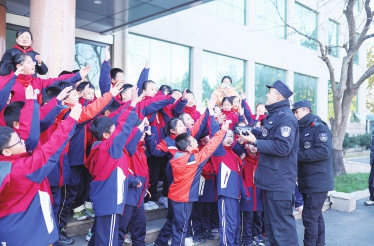 萌娃進(jìn)警營